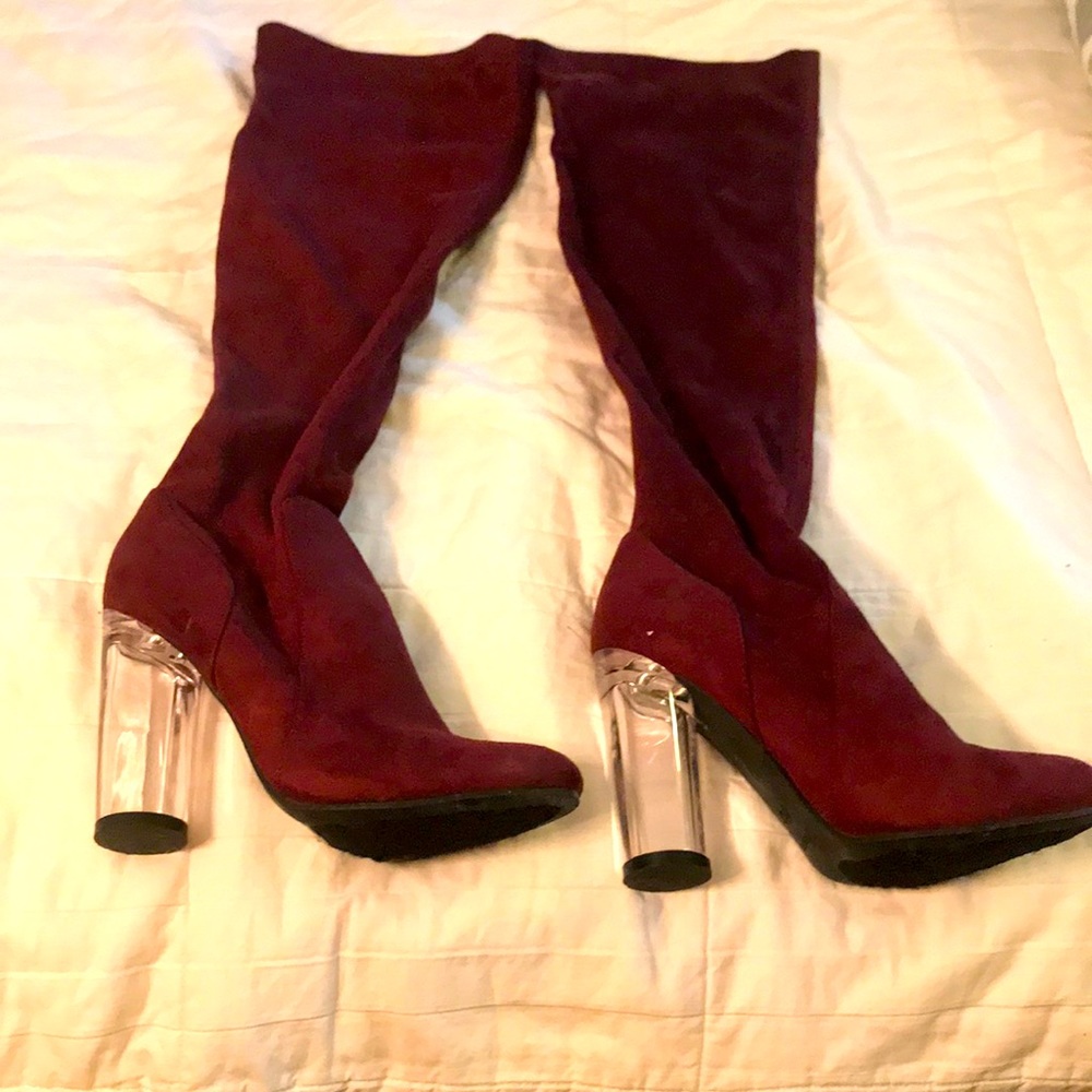 Groovy pull on suede boots w/clear plastic heels